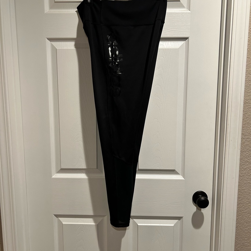 Adidas work out pants ! - Picture 2 of 7